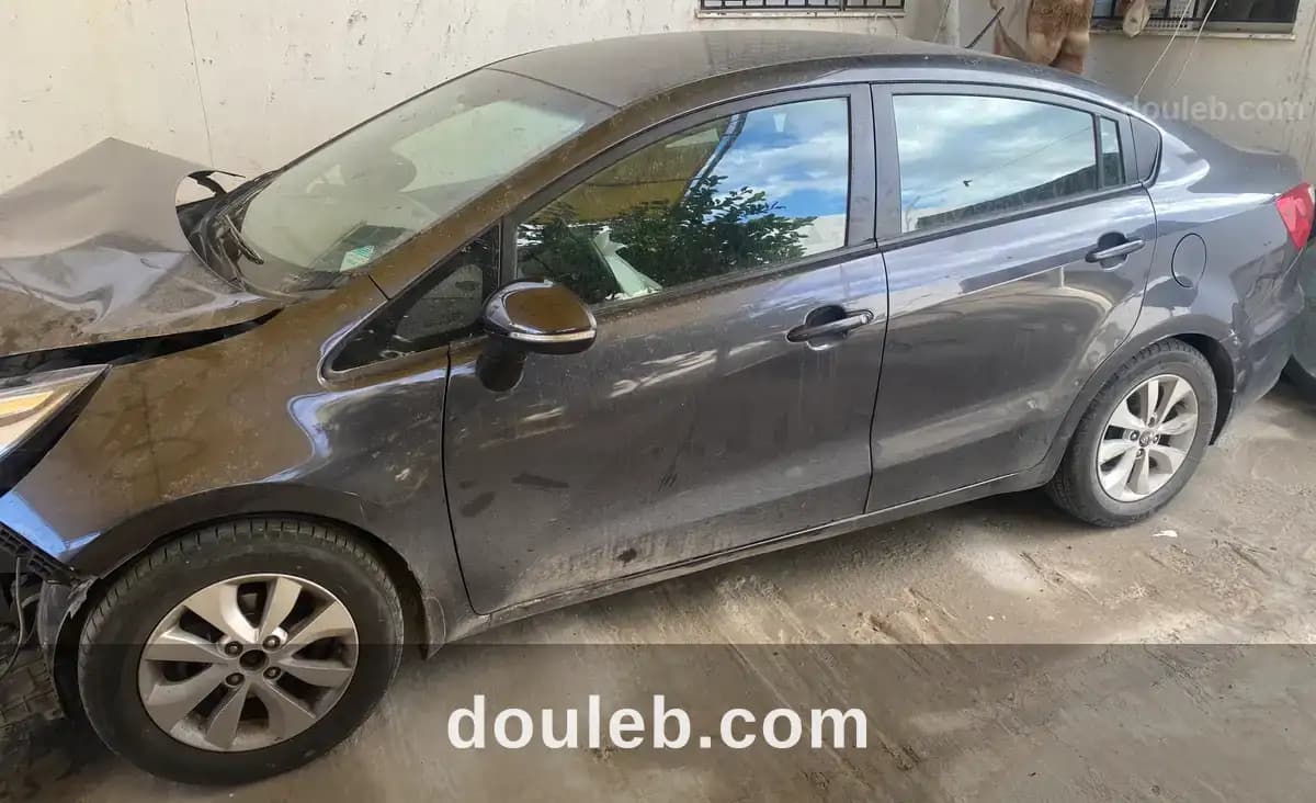 Voiture épave casse kia rio - Miniature 4