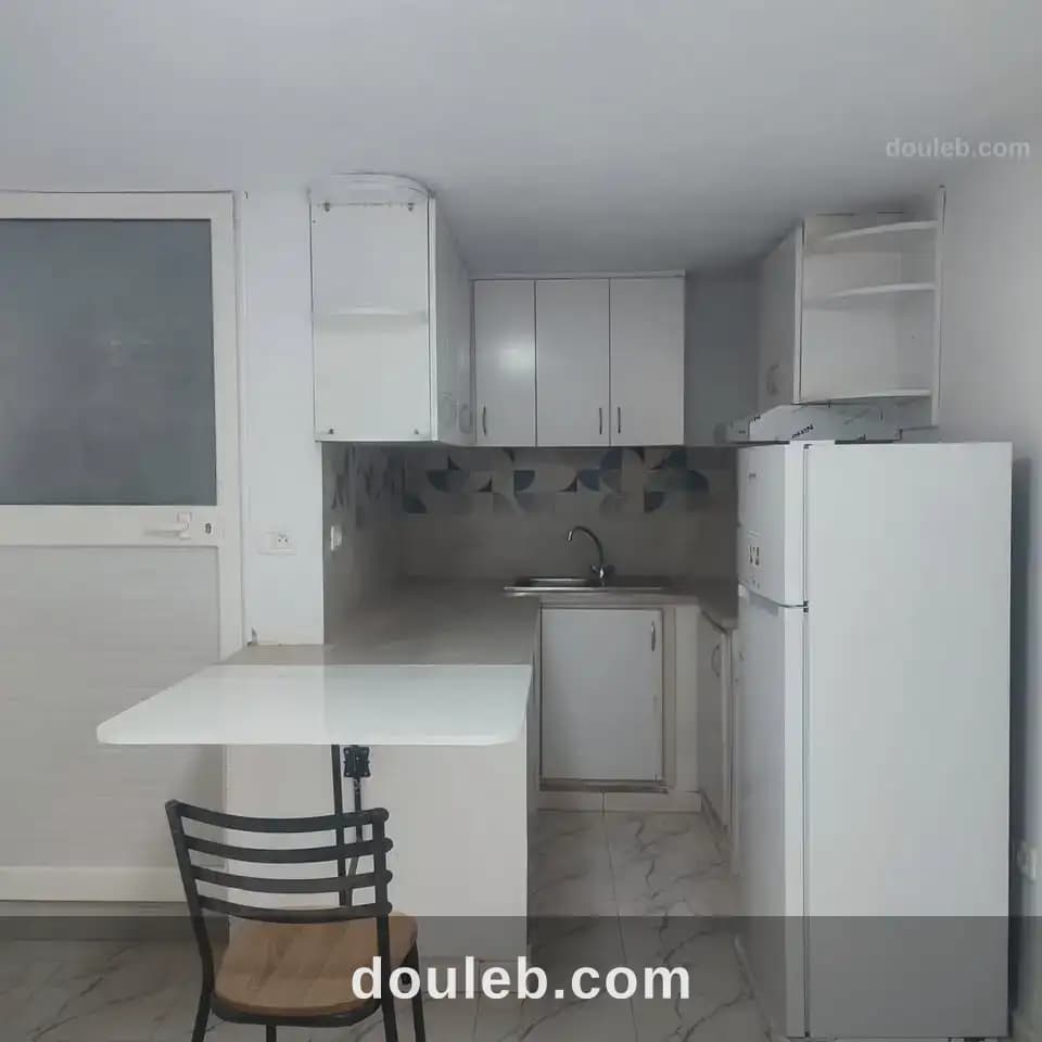 Superb studio s0 meublée - Miniature 4