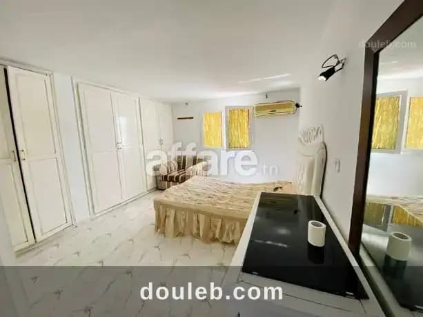 Joli studio s0 meublée - Miniature 3