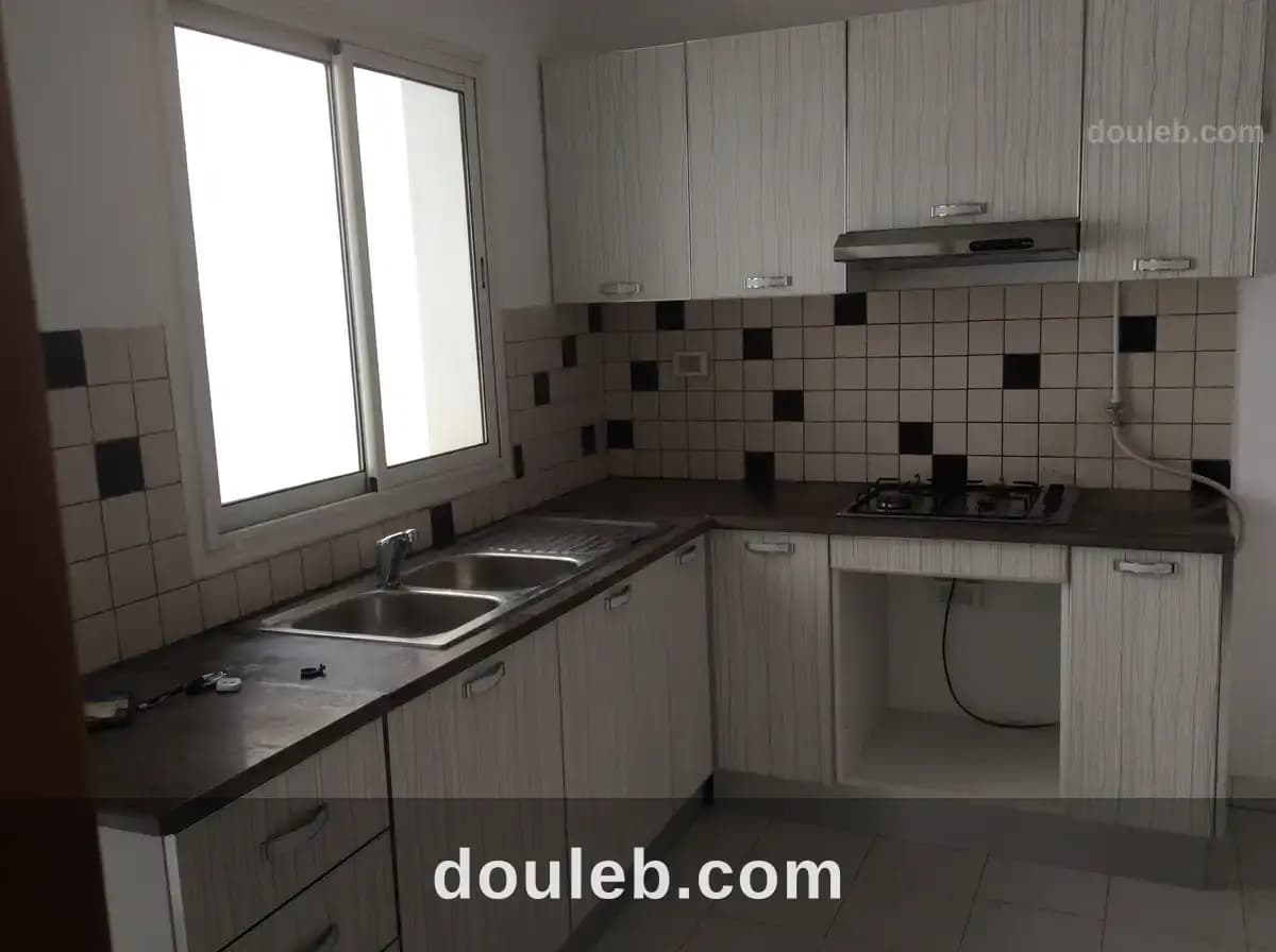Au 1er appartement 3 pièces avec place au sous sol à Tunis