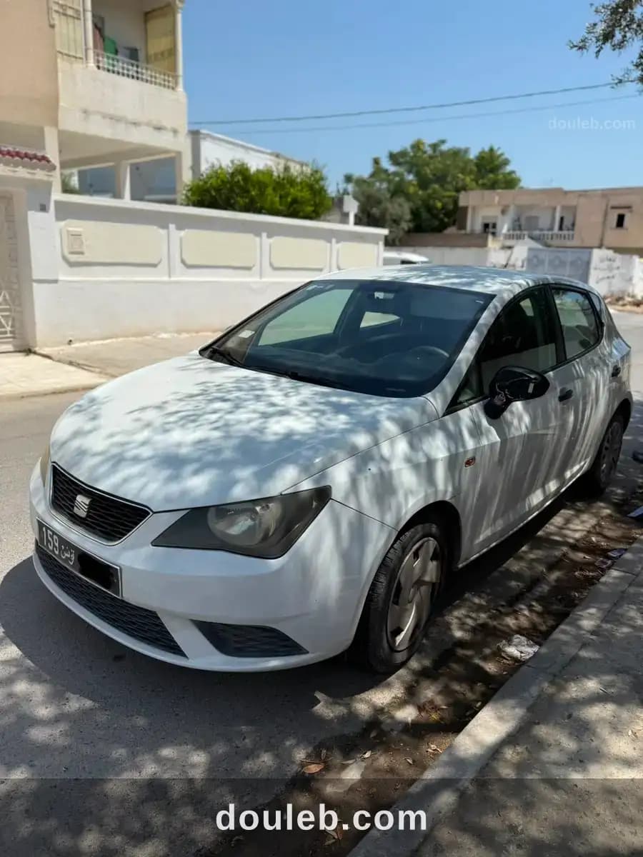 Seat ibiza en très bonne état chez une femme à Tunis