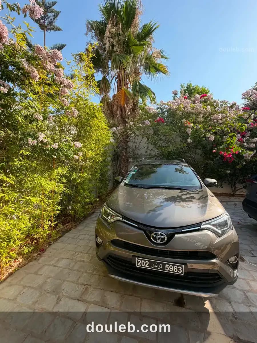 Toyota rav4 année 2018 en très bon état - Miniature 3