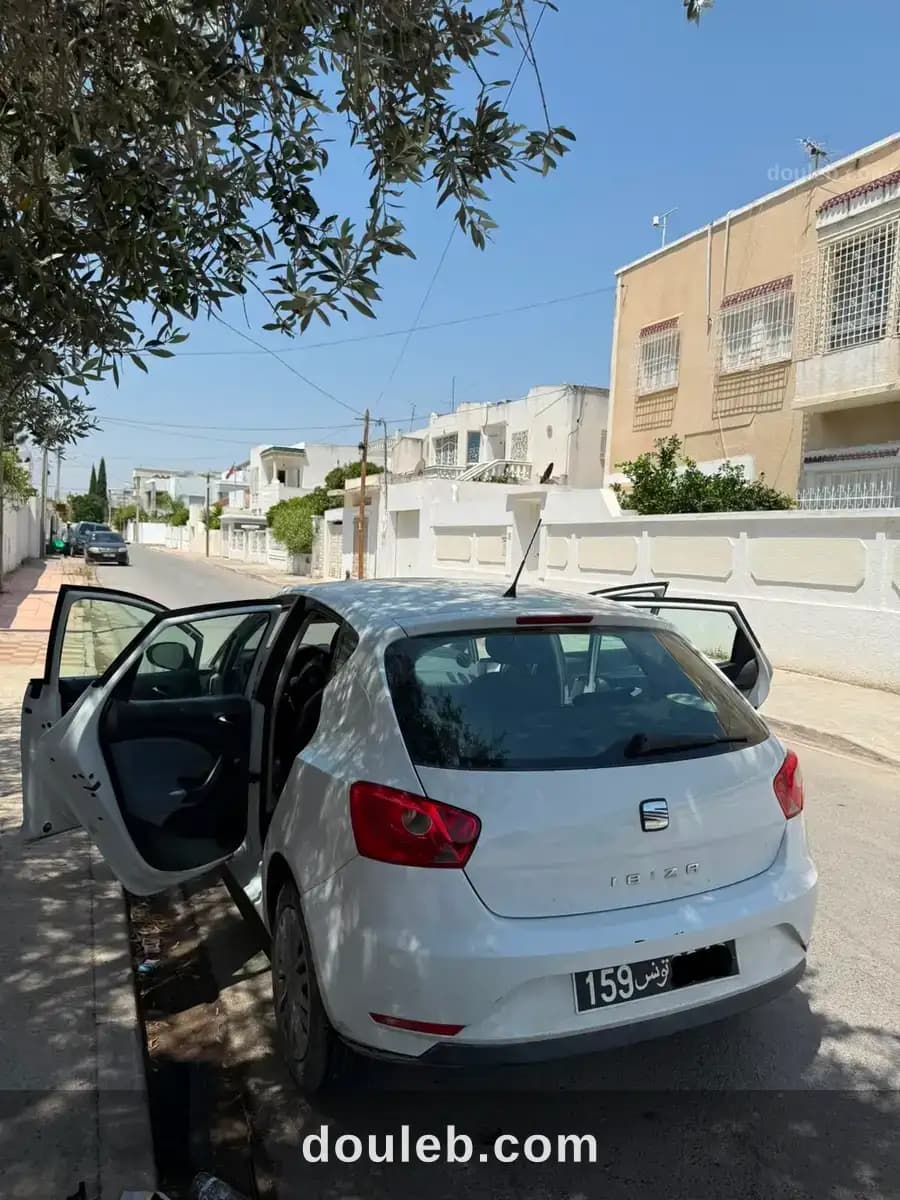 Seat ibiza en très bonne état chez une femme - Miniature 4