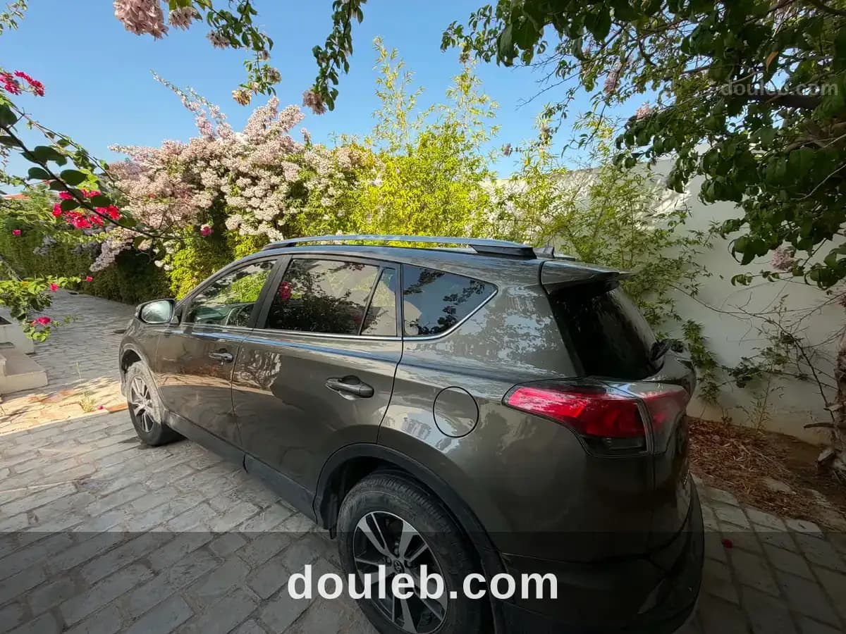 Toyota rav4 année 2018 en très bon état - Miniature 4