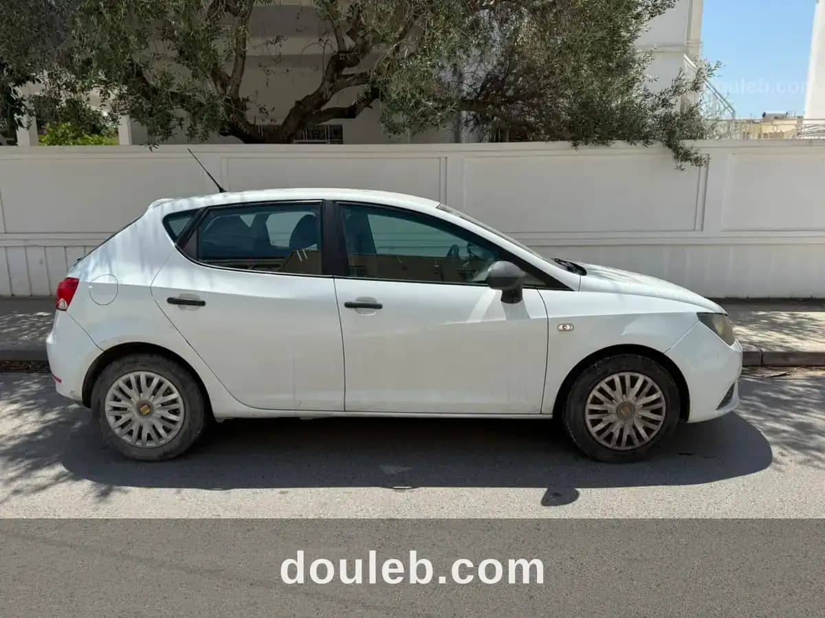 Seat ibiza en très bonne état chez une femme - Miniature 5