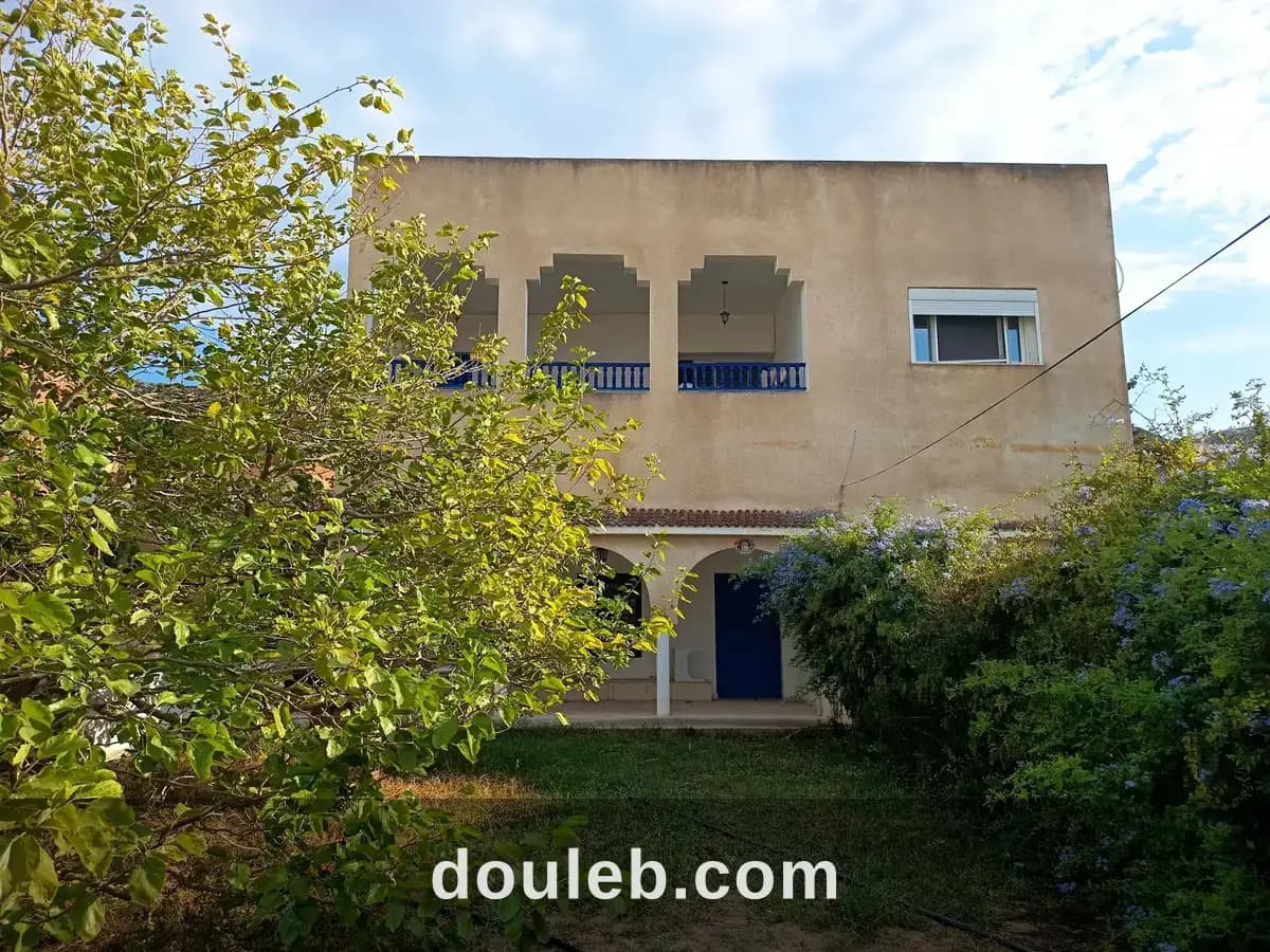 Villa à 100m de la plage avec grand jardin à Bizerte