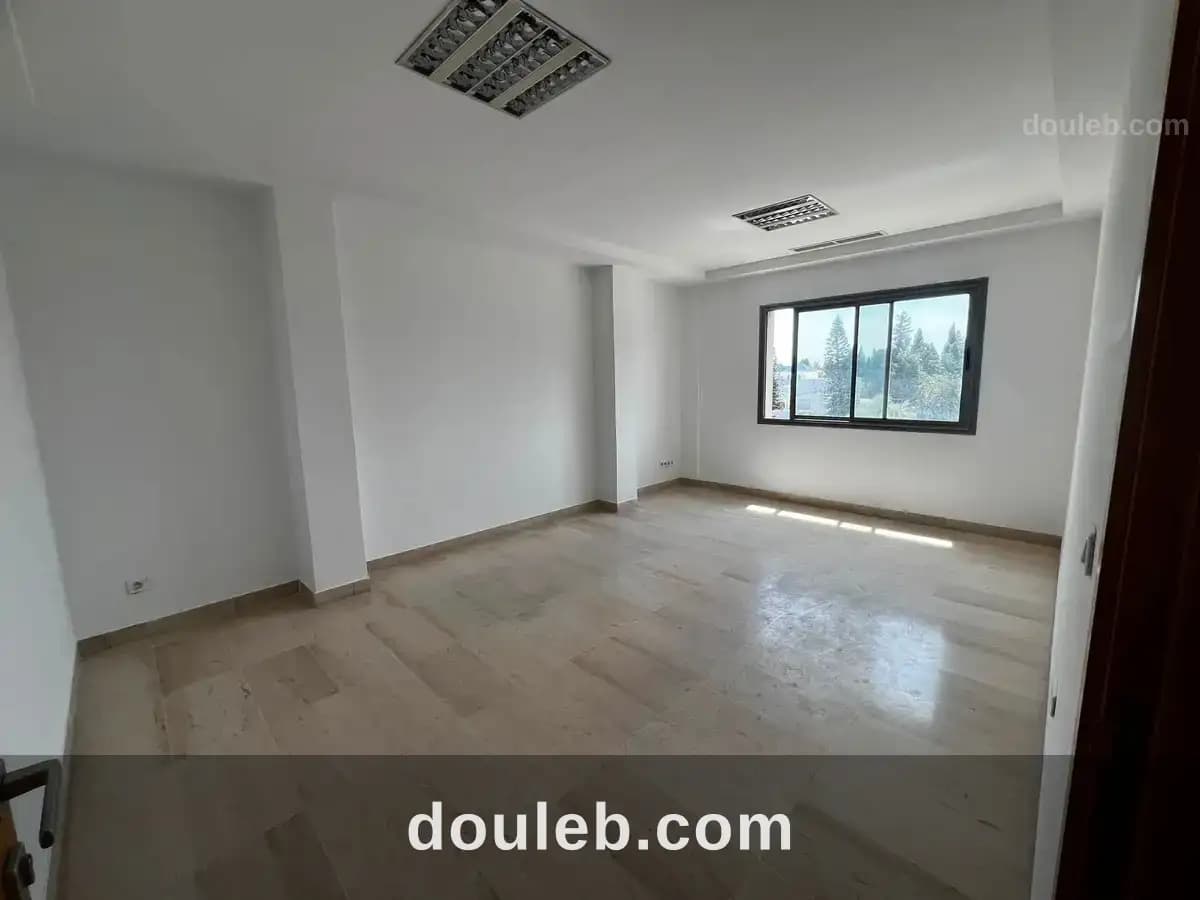 Bureau 2h6 ariana 3200d à Ariana