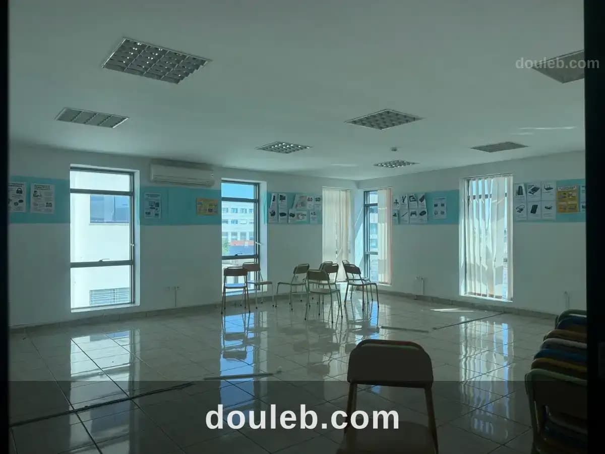 Immeuble 2750 m2 avec grand potentiel au lac 3 à Tunis