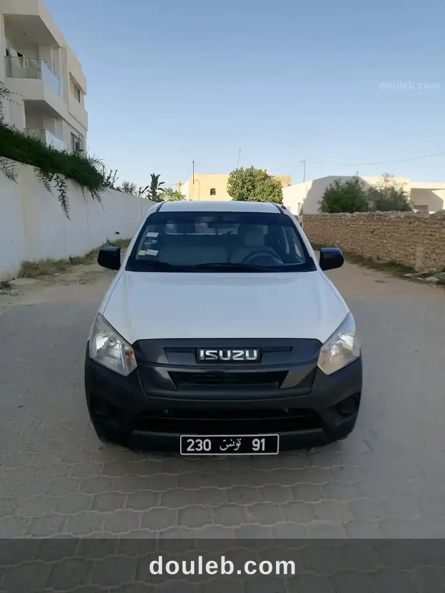 Isuzu dmax 4 portes très propre - Miniature 3