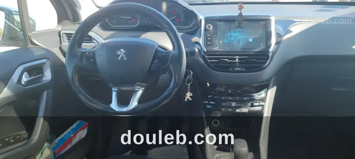 Peugeot 2008 5cv - Miniature 4