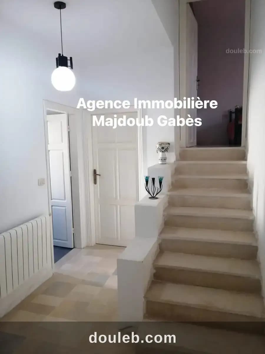 Villa à deux niveaux à bab bhar gabès - Miniature 3
