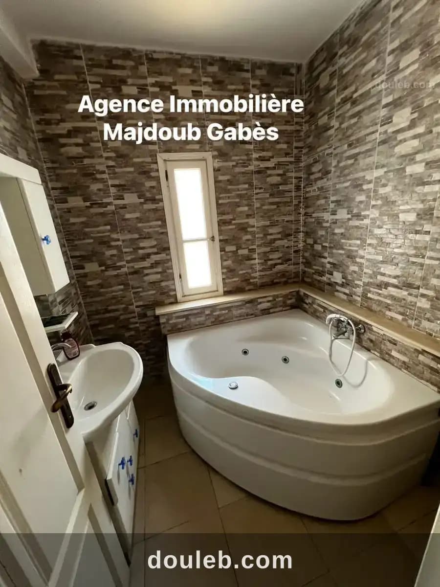 Villa à deux niveaux à bab bhar gabès - Miniature 5
