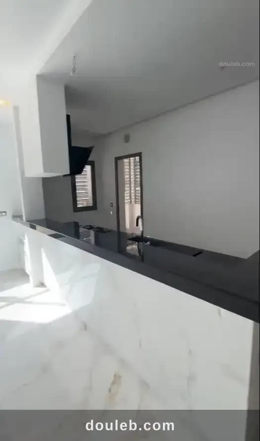 Spacieux s plus 1 état neuf avec grande terrasse à Ariana