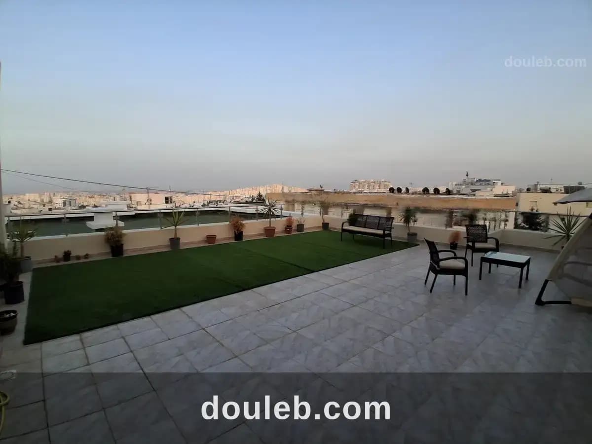 Penthouse exceptionnel s5 ennasr2 370m2 à Ariana