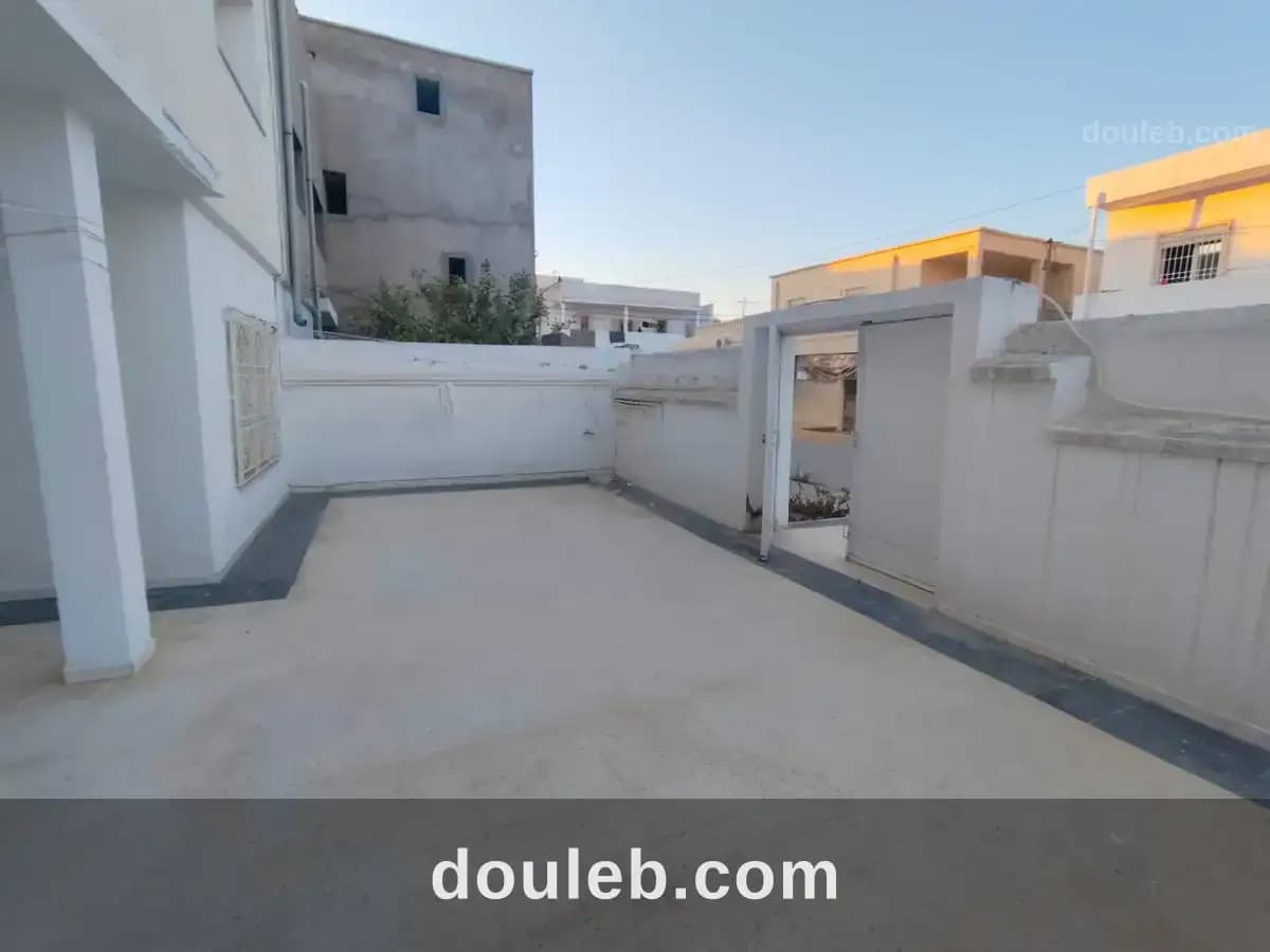 Borj louzir vnt maison r1 à Ariana