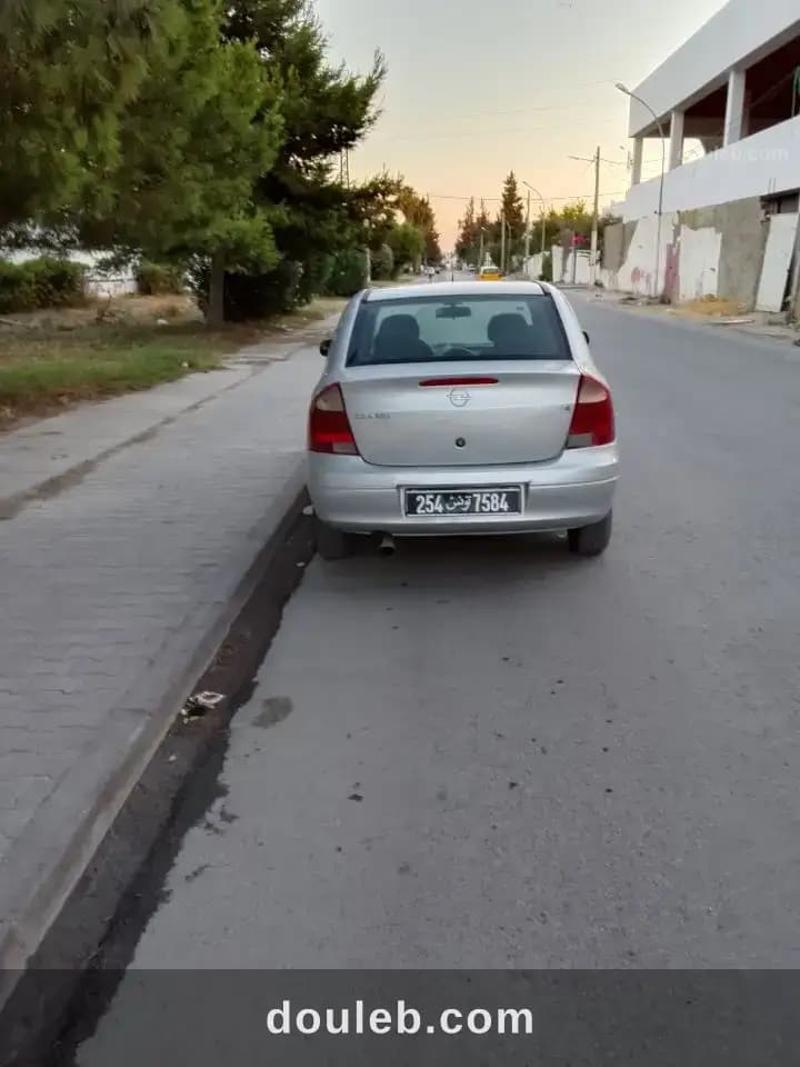Opel corsa à Ben Arous