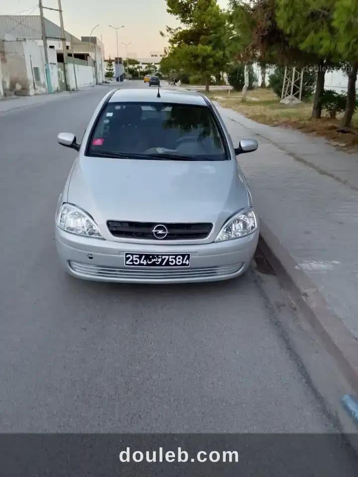 Opel corsa - Miniature 2