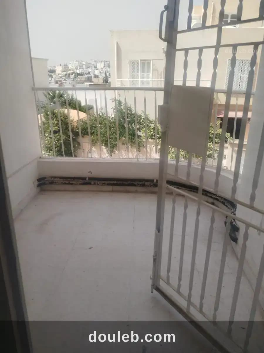 Un spacieux étage de villa s33 à ennasr à Ariana