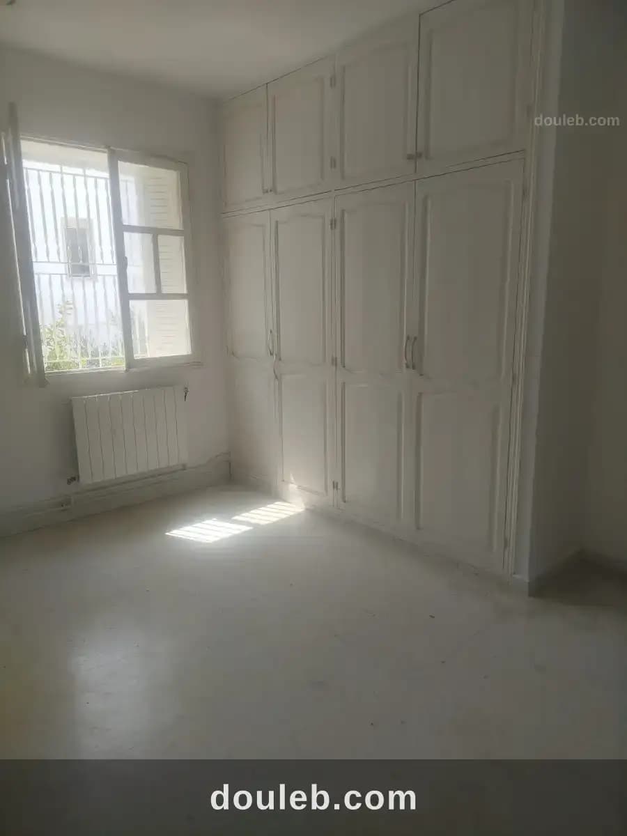 Un spacieux étage de villa s33 à ennasr - Miniature 3