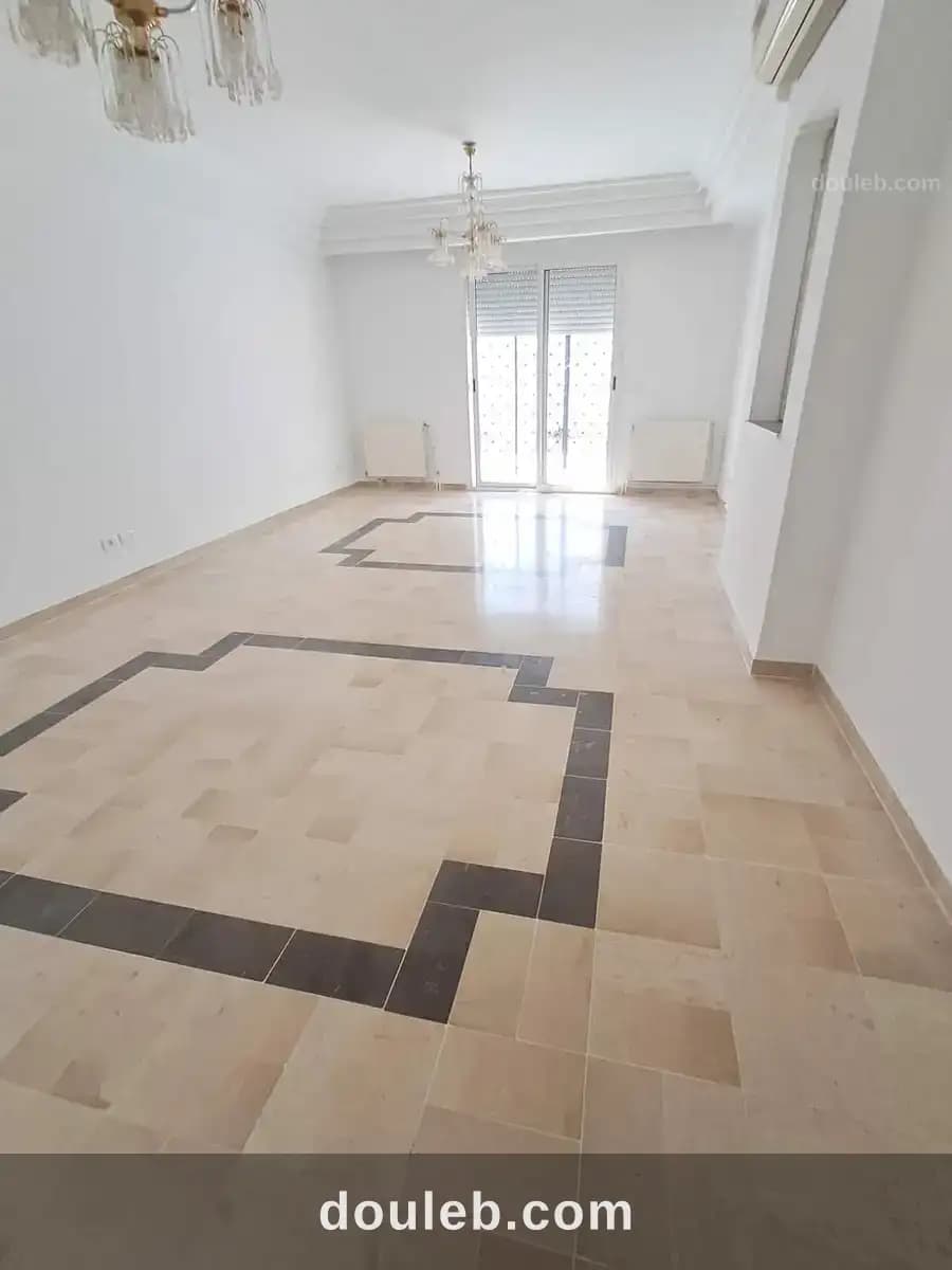Ennasr 2 spacieux appt s4 avec terrasse à Ariana