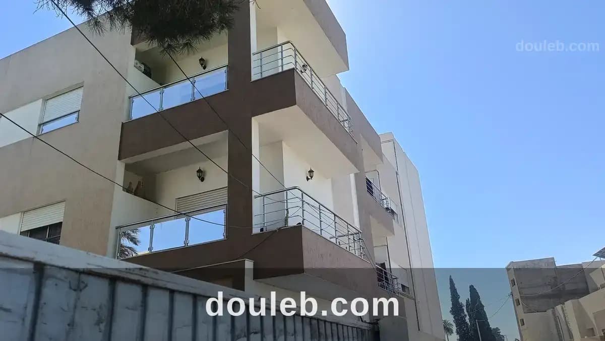 Villa plus 7 appartements café deux loco à Manouba