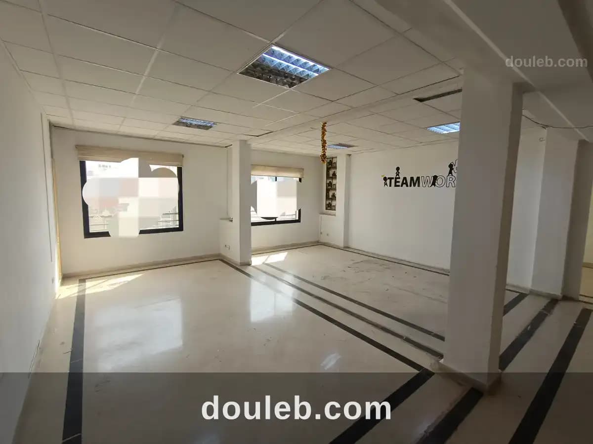 Bureau open space et une pièce à Tunis