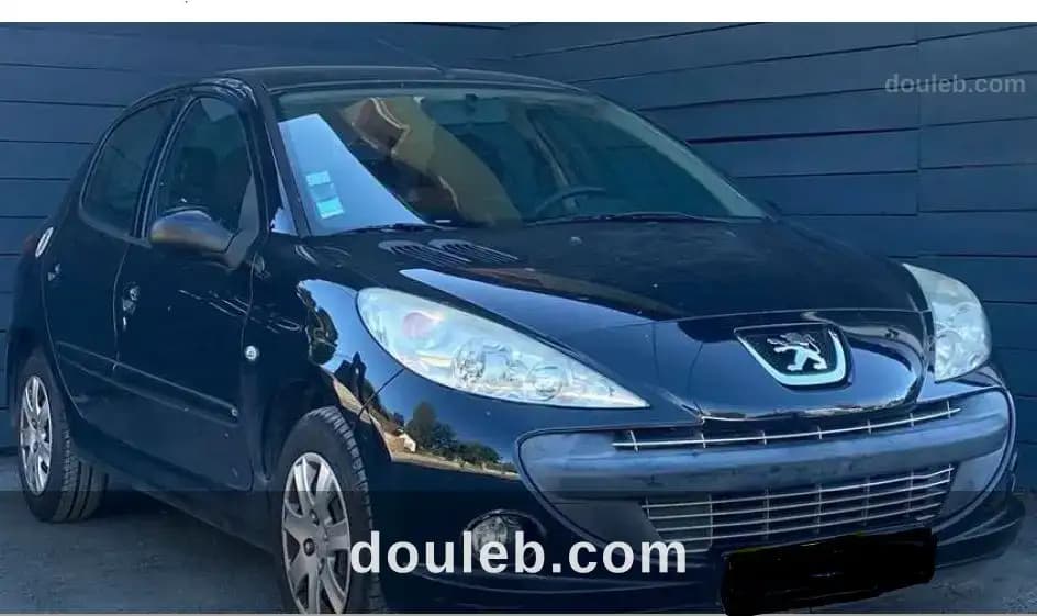 Voiture en bonne etat à Ben Arous