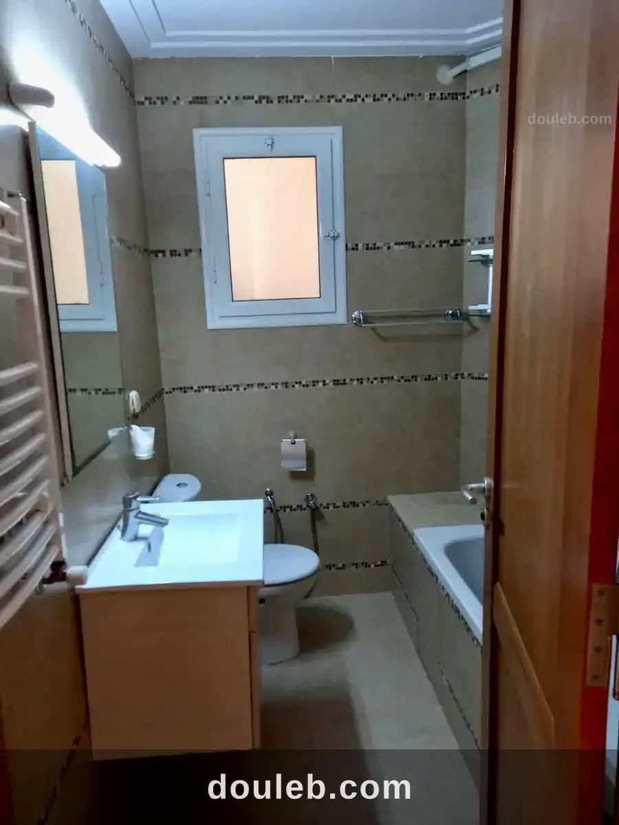 Un appartement s3 hs à jardin d'el menzah 2 à Ariana