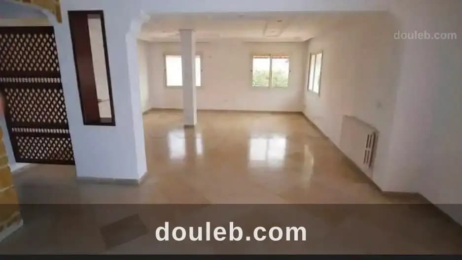 Etage de villa a ennasr 2500 d à Ariana