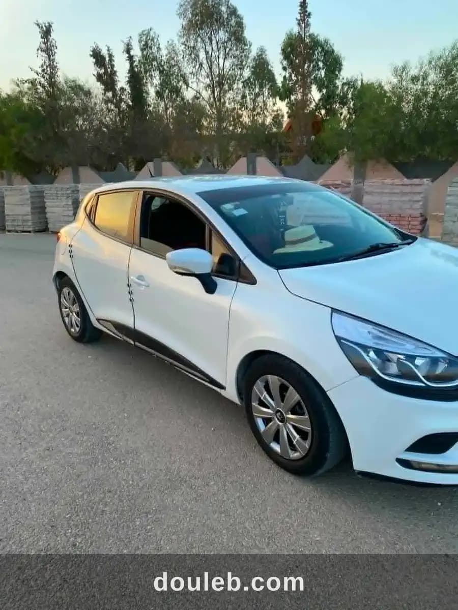 Renault clio 4 en bon état - Miniature 2