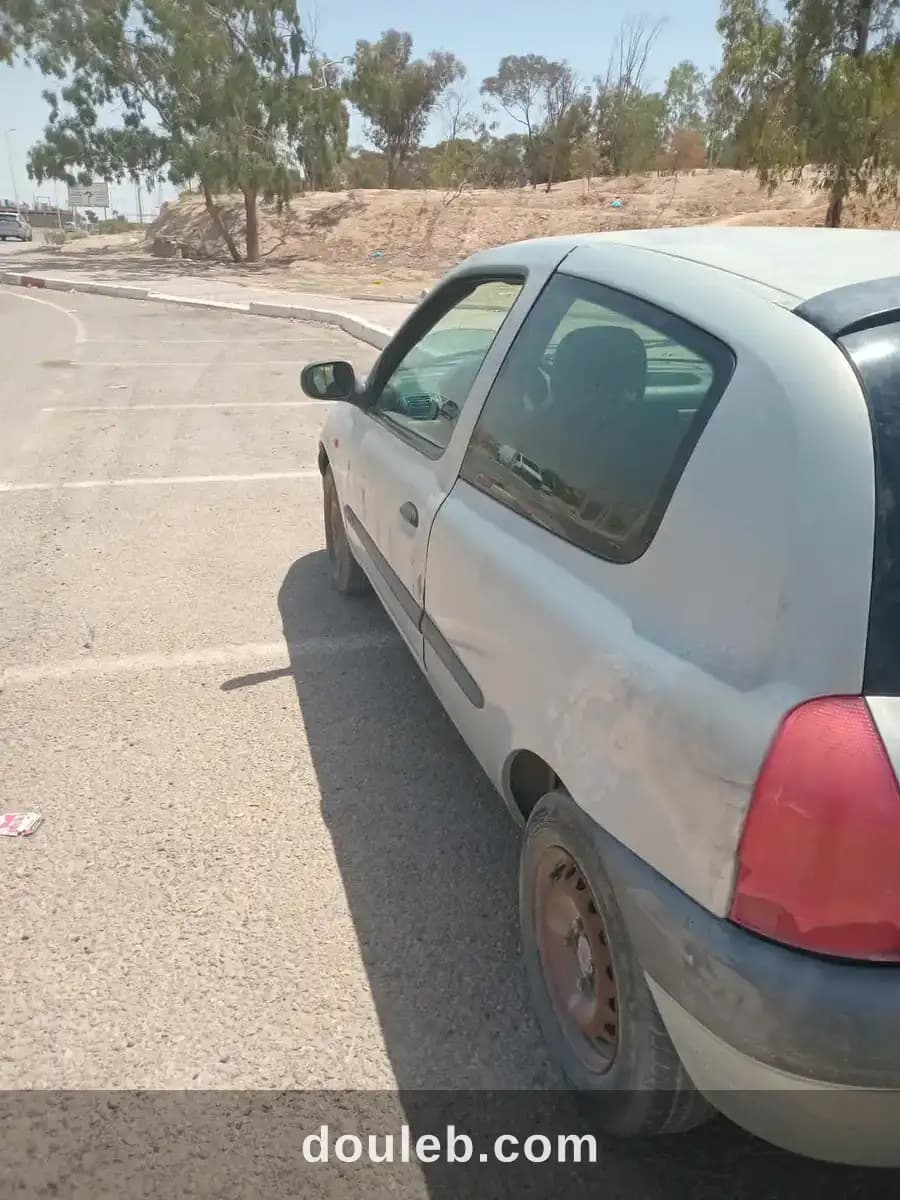Renault clio 2 bombee rs 2portes à Gafsa