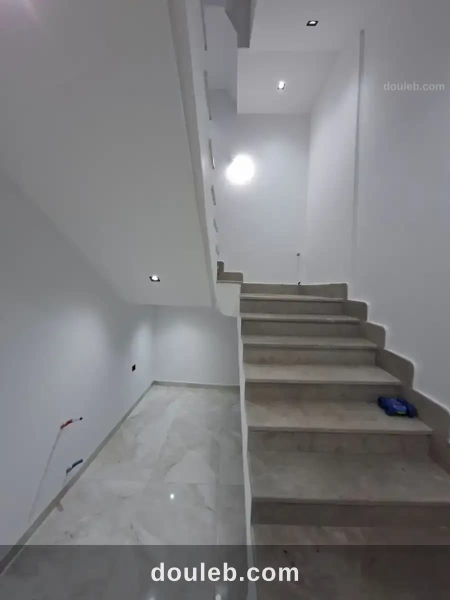 Villa moderne s4 à el mourouj 5 - Miniature 3