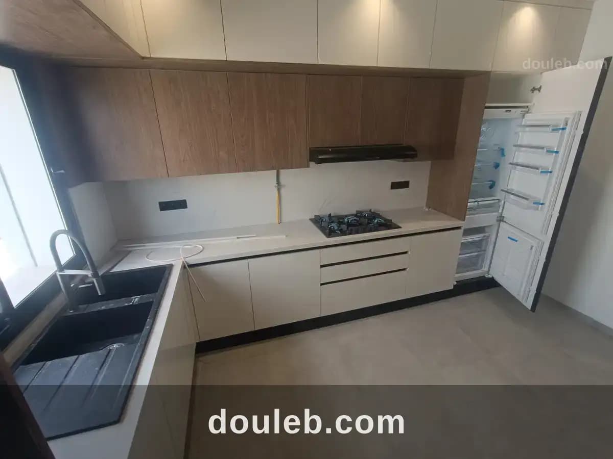 Premier etage ht standing avec ascenseur neuf à Tunis