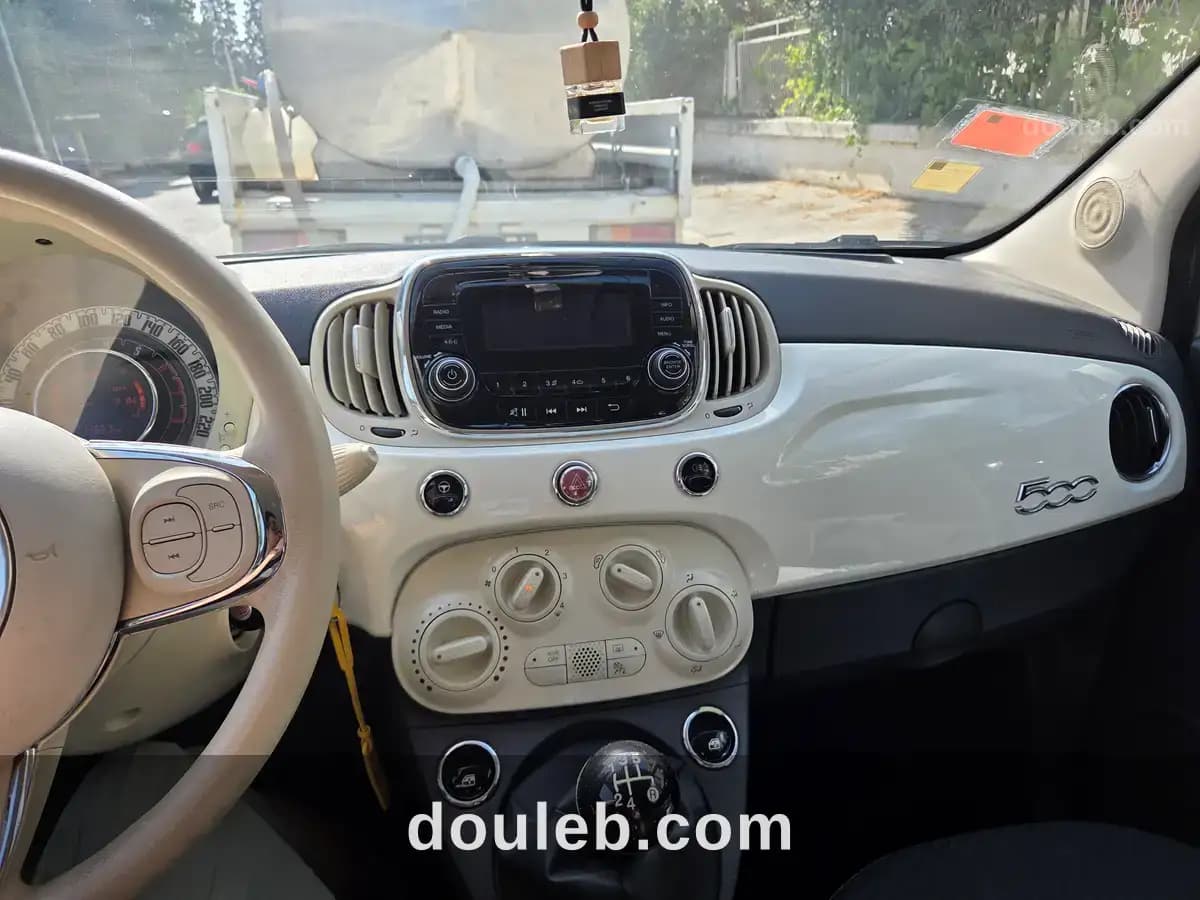 Fiat 500 blanche à Tunis