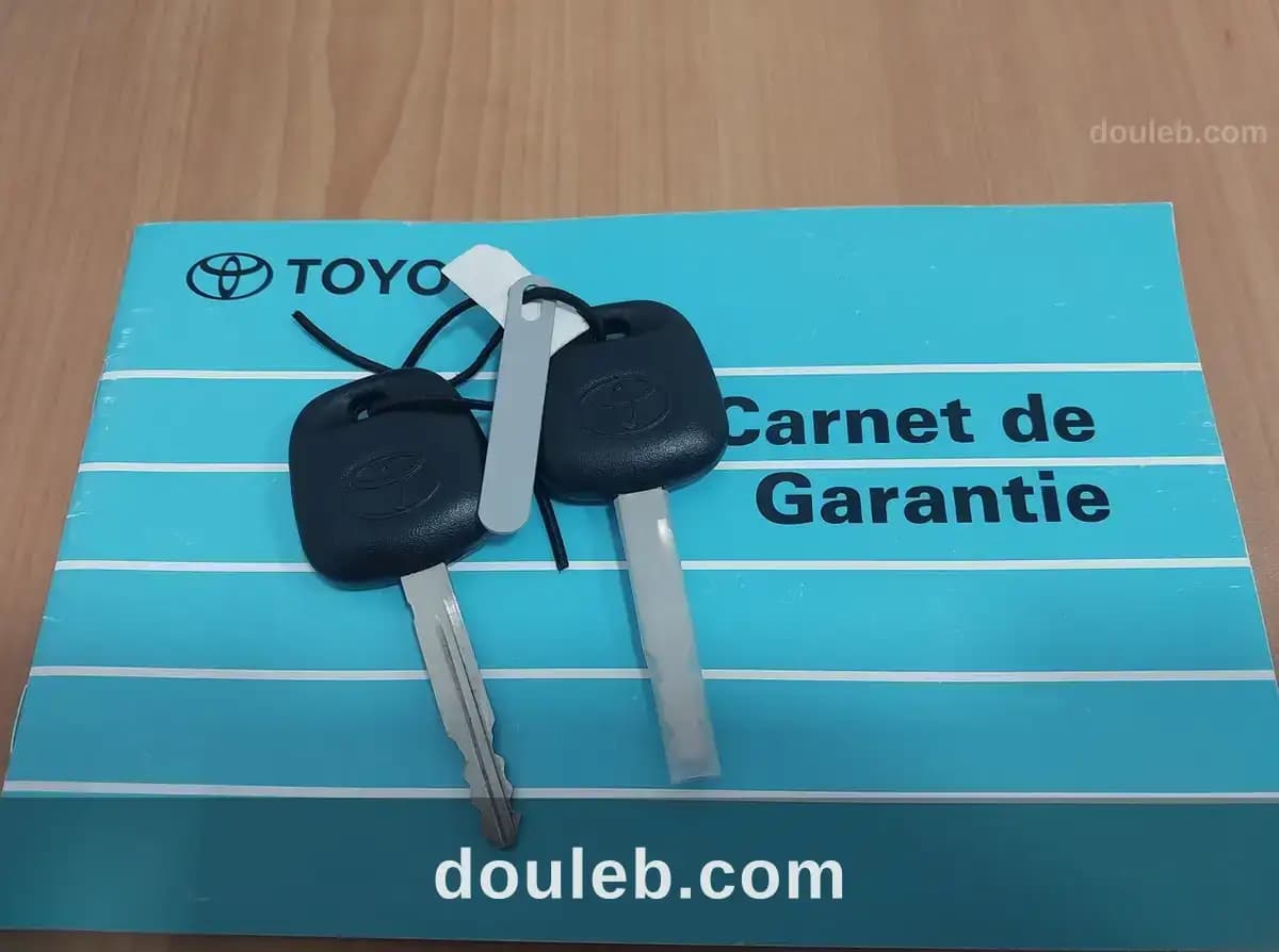 Toyota yaris première main en excellent état - Miniature 3