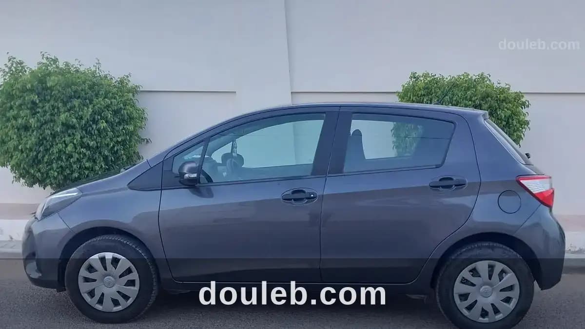 Toyota yaris première main en excellent état - Miniature 4