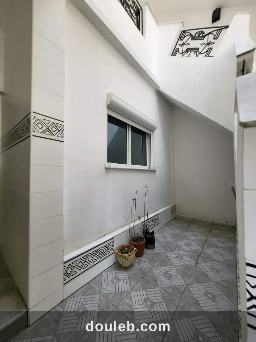 Beau triplex mourouj 2 à Tunis