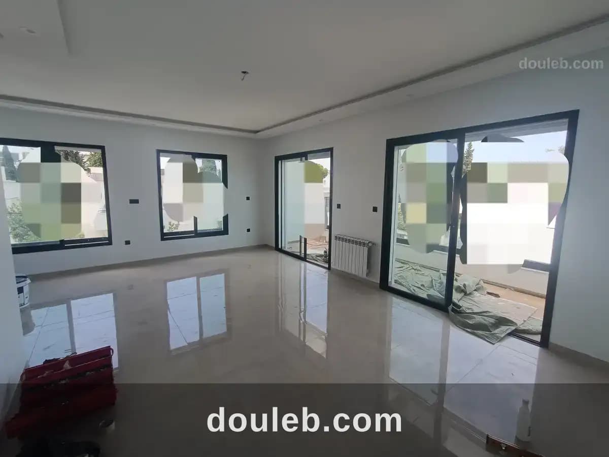 Etage de villa neuf ht stg avec ascenseur à Tunis