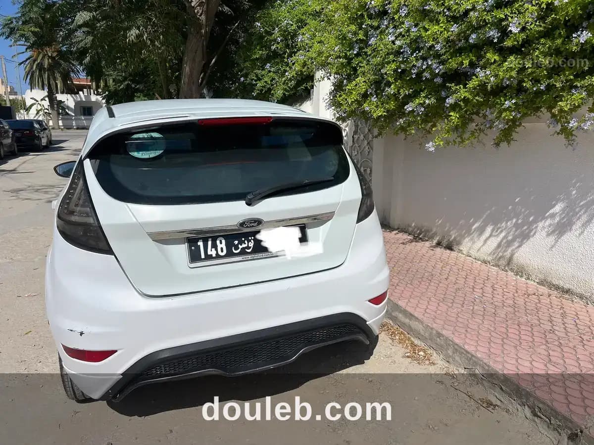 Ford fiesta titanium - Miniature 2