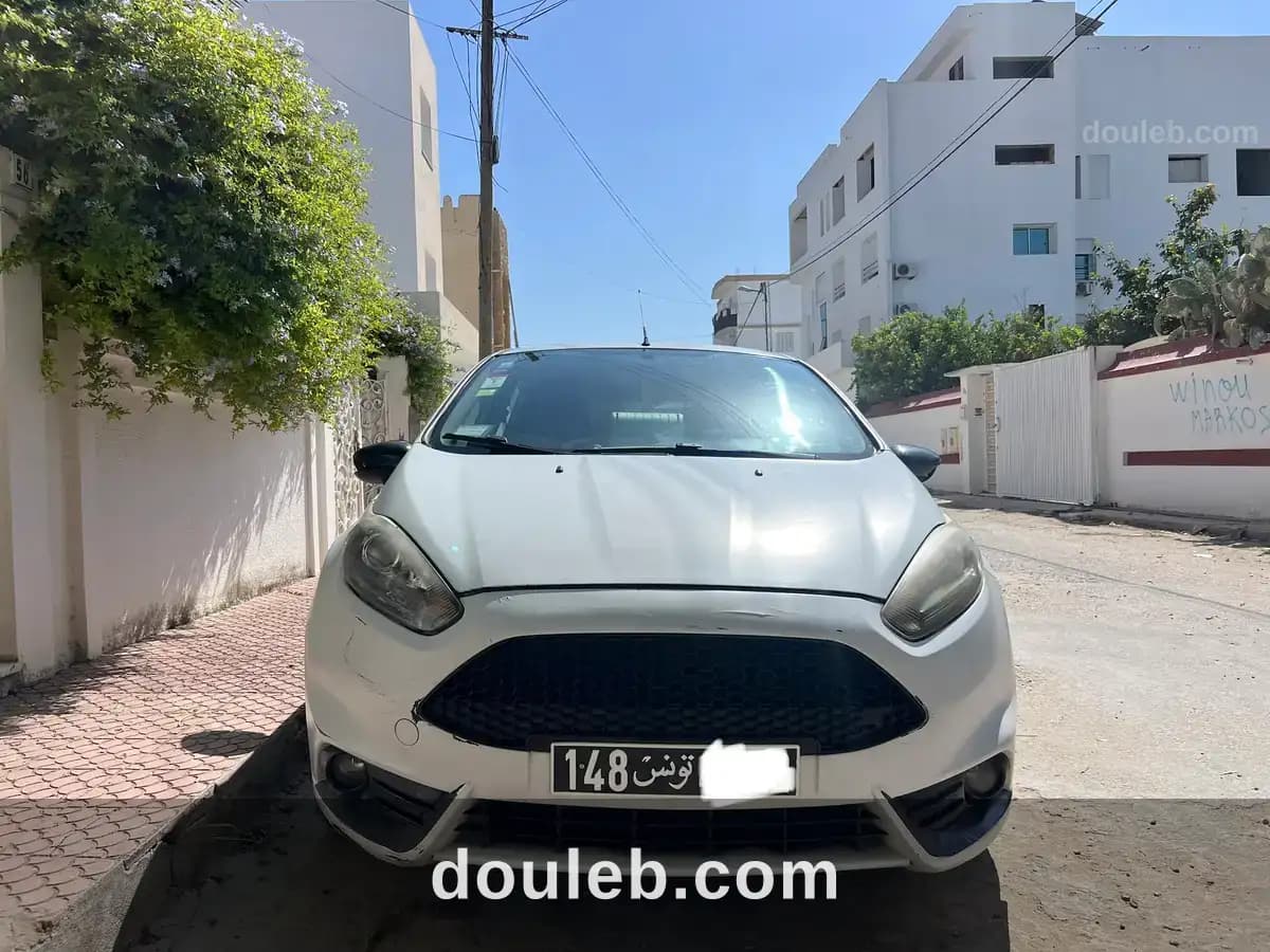 Ford fiesta titanium - Miniature 3