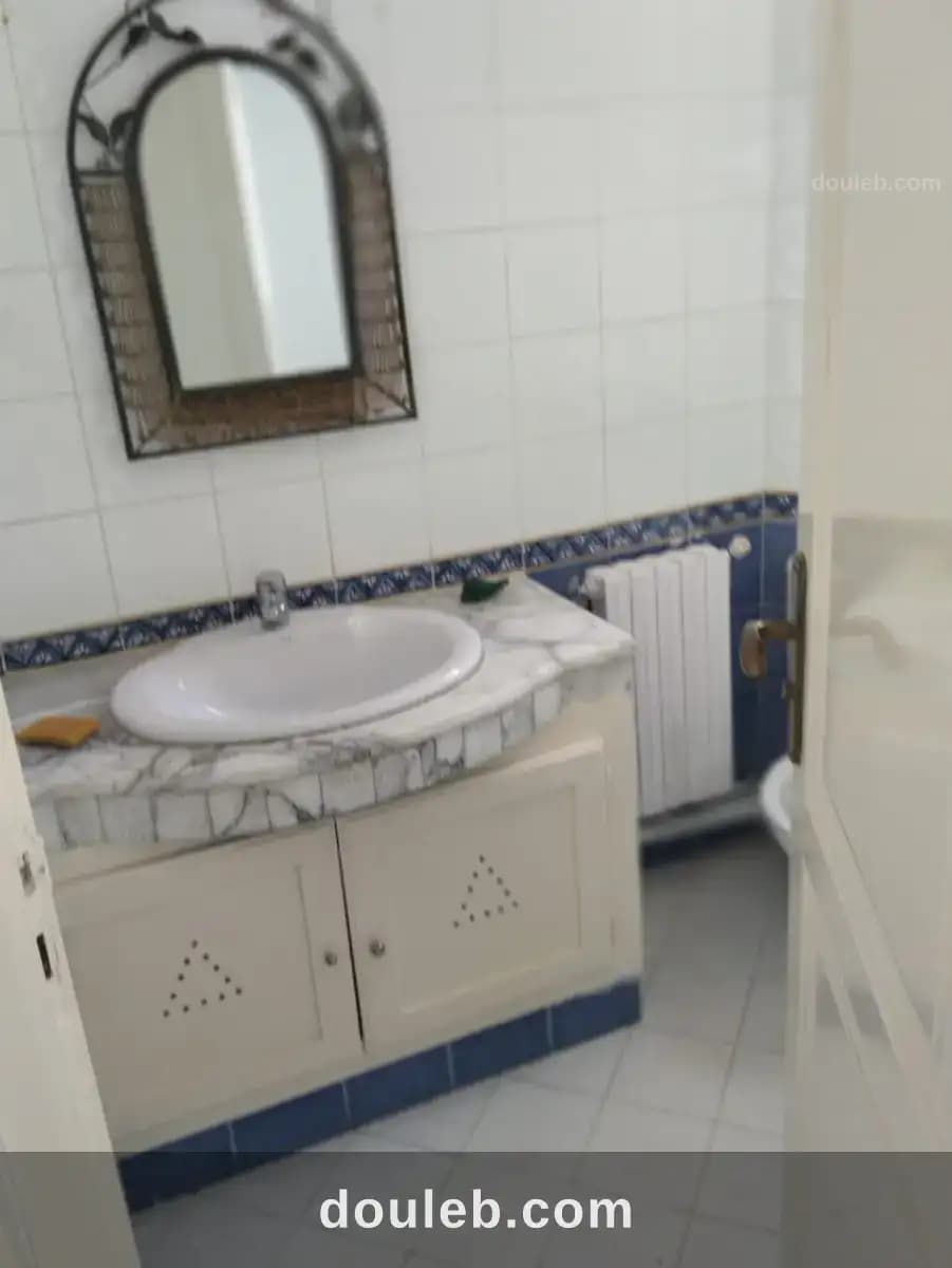 Un spacieux et ravissant appartement s3 à ennasr2 - Miniature 2
