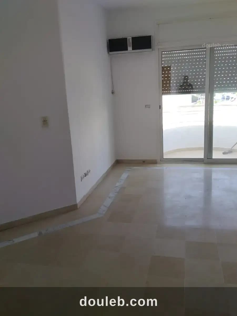 Un spacieux et ravissant appartement s3 à ennasr2 - Miniature 4