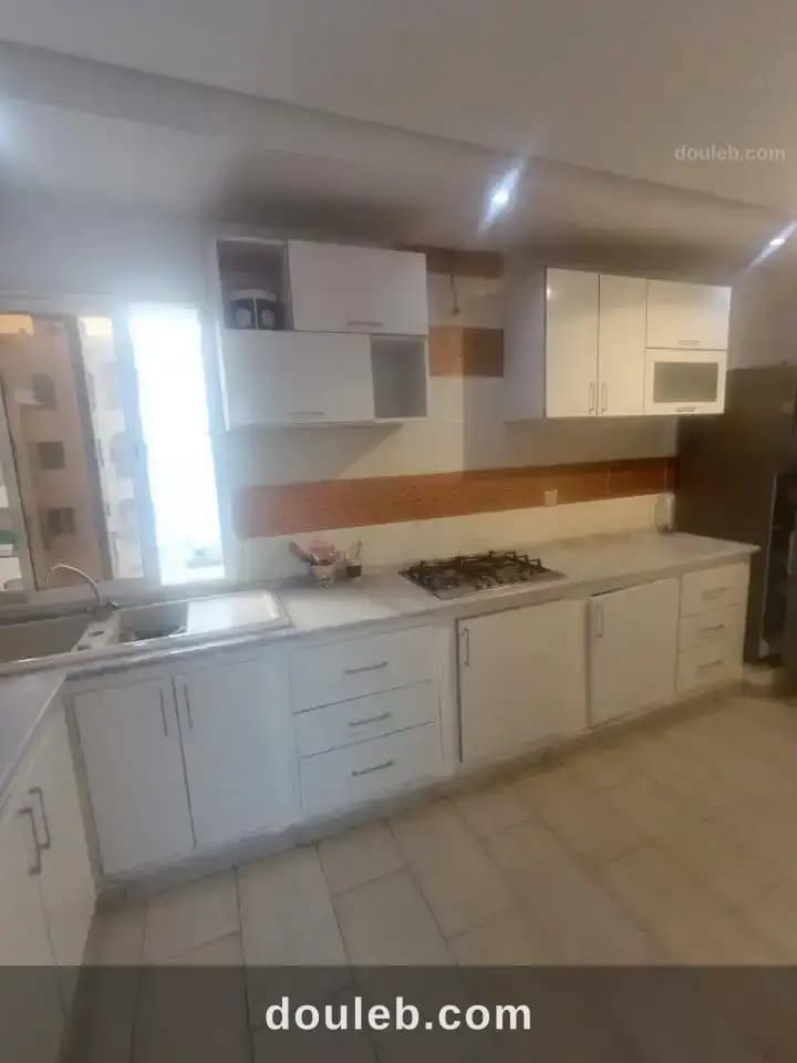 Étage de villa semi meublé à Tunis