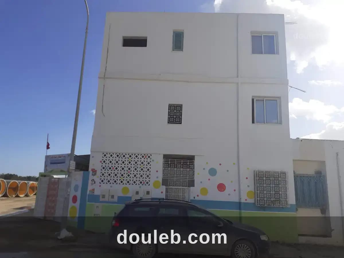 Immeuble de trois appartements à nour jaafar à Ariana