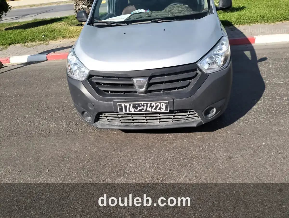 Voiture dacia à Nabeul