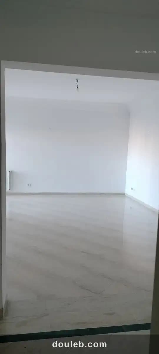 Beau s3 jardin menzeh 2 avec parking à Ariana