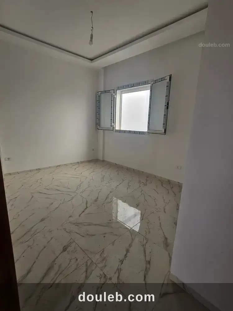 Appartement cité khadra spécial étudiantes insat à Tunis