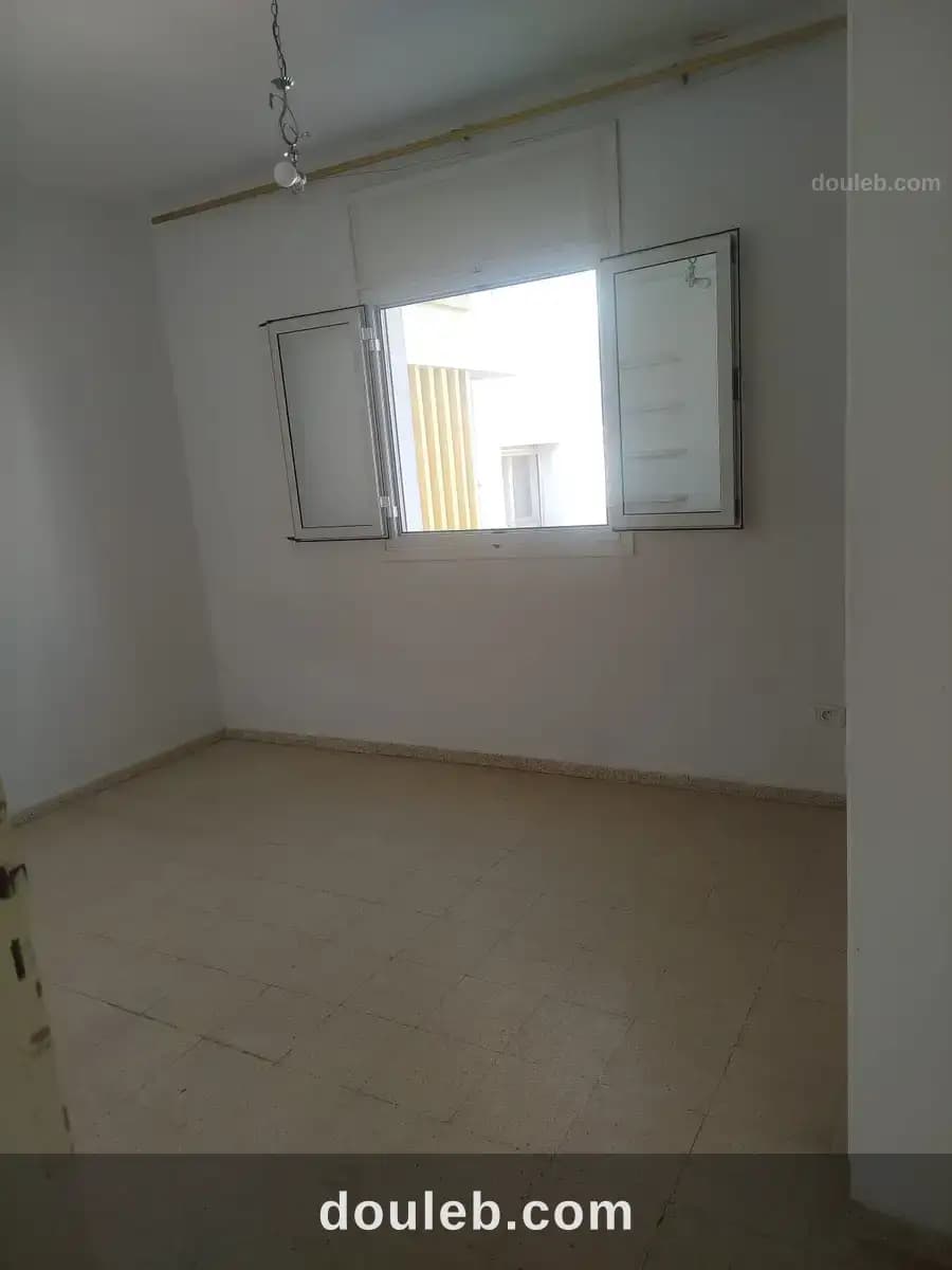 Un lumineux et spacieux appartement s3 à menzah7 à Ariana