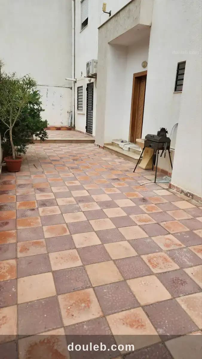 S2 au rdc terrasse derrière collège farabi jaafer à Ariana