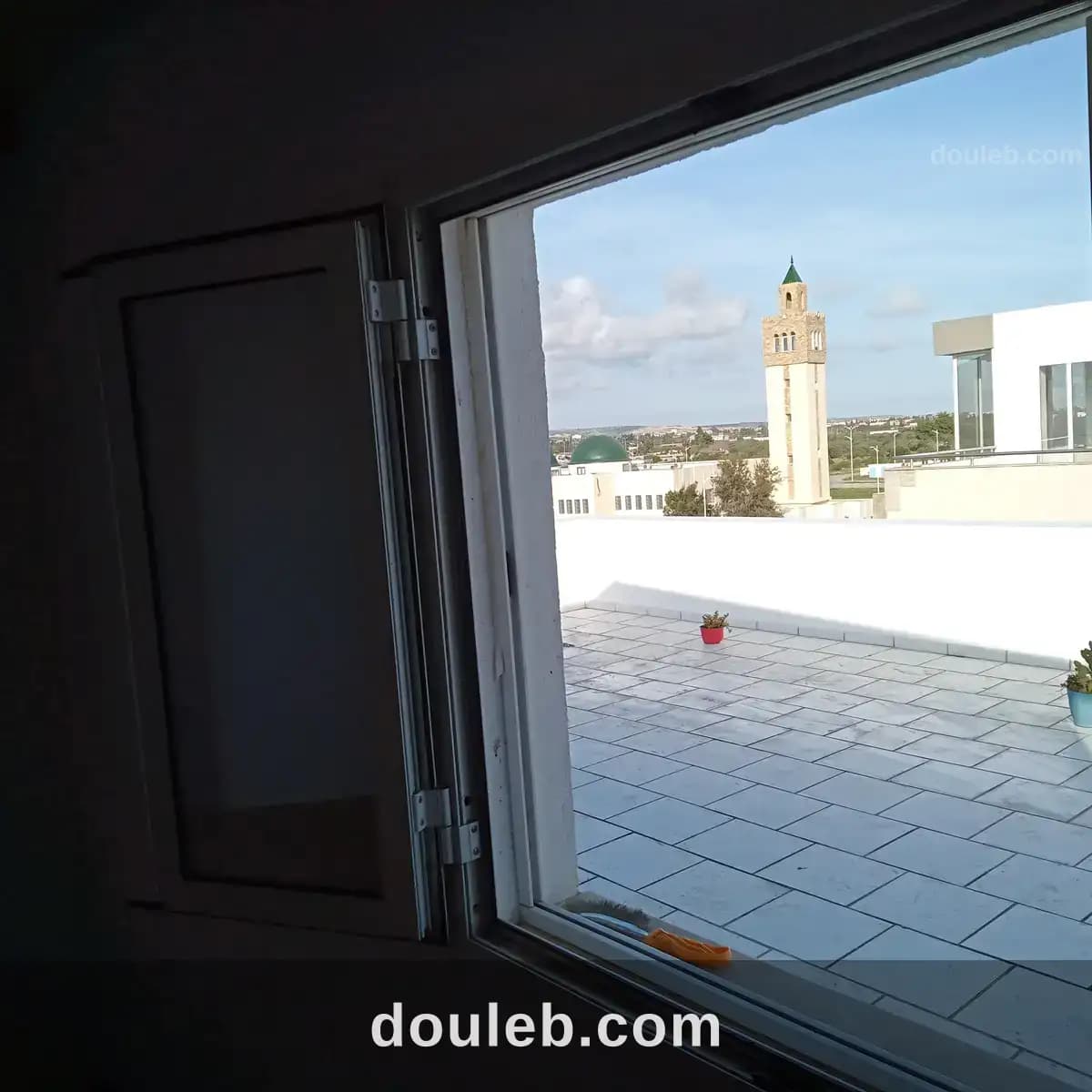 Studio meublé avec une grande terrasee à Nabeul